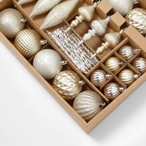 40ct Plastic Finial Christmas Tree Ornament Set - Wondershop